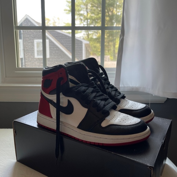Women’s Air Jordan 1 Retro High ‘Satin Black Toe’ - Picture 7 of 8
